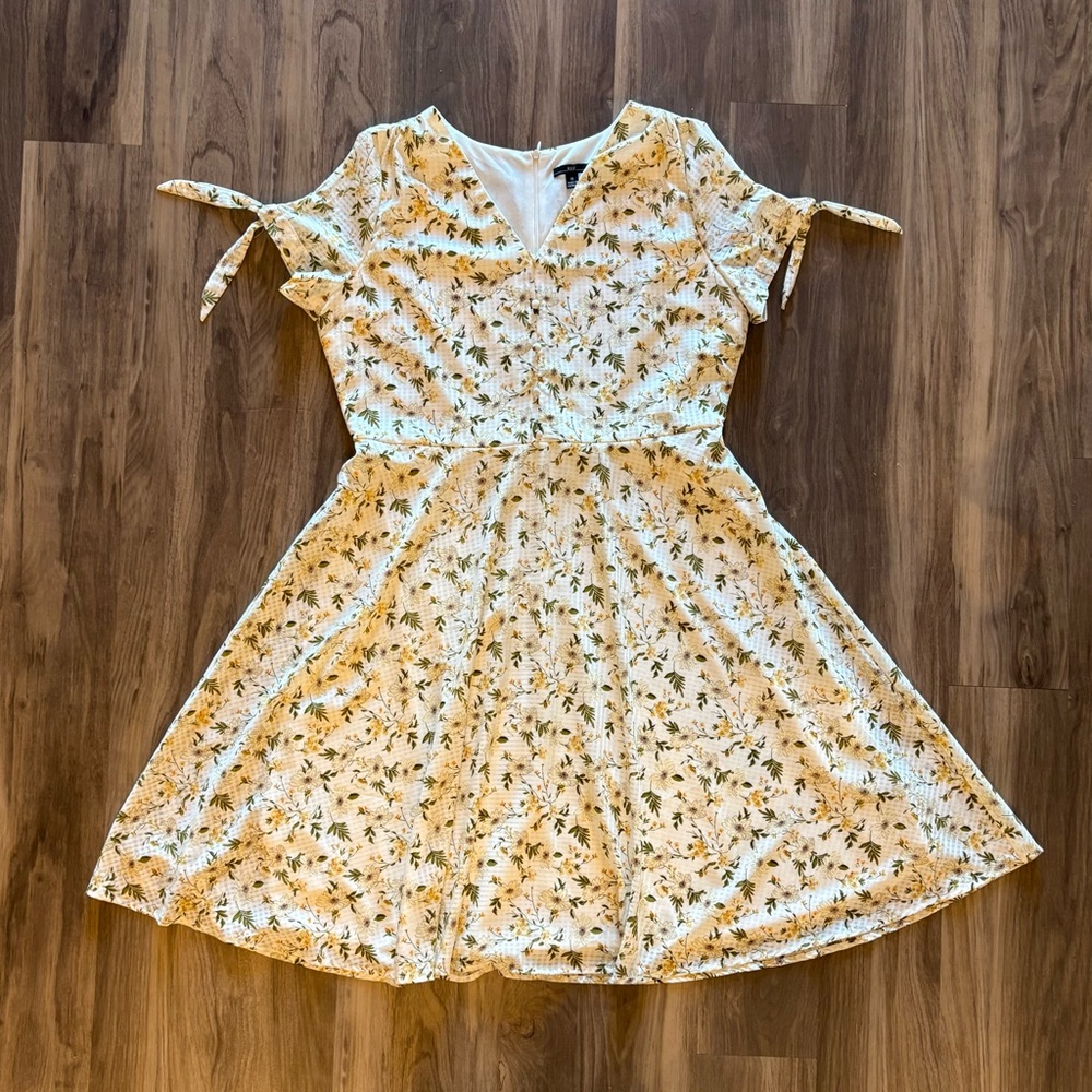 R&K Cream & Yellow Floral V‑Neck Midi Dress with Tie Sleeves